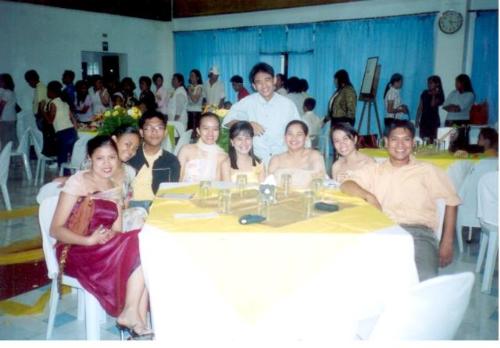 The wedding ushers and usherettes - Hehehe This was my first time to attend a very formal wedding. My friend invited me to join and i joined even my heart said not to. We were invited as wedding usherettes. A lot of experience along the preparation that made me unwilling. First, I bought a sandal that does not fit to my size and that my fault because i have not tried fitting it in the first place at store. I found it to be not fitting only at home because we are in hurry because the store is going to close and the shoes not returnable.Grrrr That makes me upset much to the point I told my friends am not going. And as look at the things I prepared, the decision made. I realized the efforts will be wasted. We got up very early morning to have shopping at Butuan City'Gaisano Mall'. Butuan City is the place where the wedding was held. At shop, i bought again sandal that fits my foot size and a sandal that would synchronize to wedding motif.. I really felt very unease. I did not expect that the event would be that much meticulous. As i saw my friends, they very busy preparing for themselves too. To me, too much girl art not so tempting. Putting make-ups on face, wearing dangling earing's and wearing stiff sandal i hated but on the occasion made me no choice. I was there already. Hehehe As i reminiscing the past i only laughed. I can't imagine that i with them in the picture posted. We all looks like not the ushers and usherettes. One of my friend, commented that we looks the brides maid.. wehehehehe..