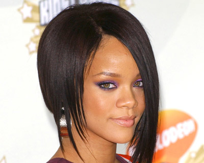 Rihanna - This is rihanna frm a red carpet... Have u listened her 'Don't stop the music'? How's that??