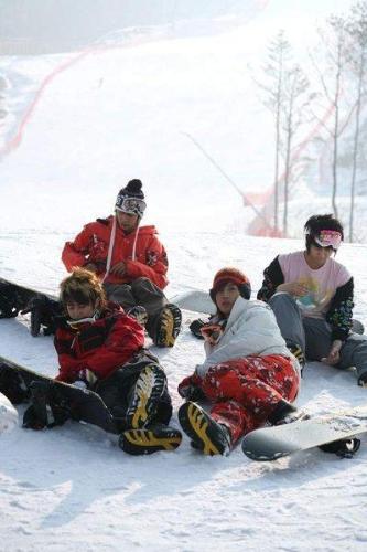 ss501 - they're on snow!!