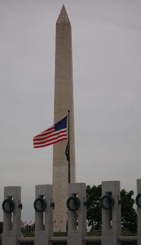 Washington Monument - Washington Monument from the World War II Memorial in Washington, DC taken by Stephanie Partridge (fotojunkie)