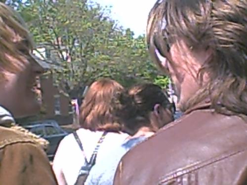 Taylor Hanson - The back of Taylor during the walk in Falls Church. The guy right beside him is the stalker guy Johnny. Taylor ended up speeding up to get away from him.