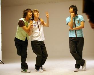 ss501 photoshoot - 3 member goof out in a photoshoot  haha,, funny!