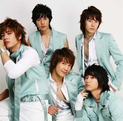 another cute shot of ss501 - they have a real cute positioning here haha