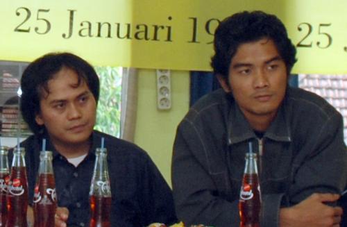 Diskusi - Sama Nasrian Bahzein mengikuti suatu diskusi di Carano Room Padek