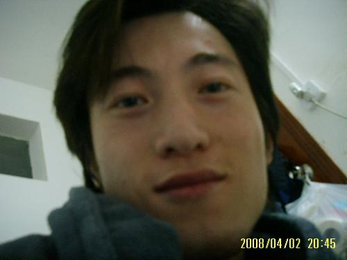 it's just me! - well, it my foto. and welcome to my own blog. yeah, i have a web-earning site, www.hellobux.cn, welcome you visiting there.