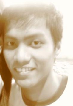 hi - this is my picture when i was in airport..aheheh..smiling face, because my grandmother came back again here in the philippines..ahehe