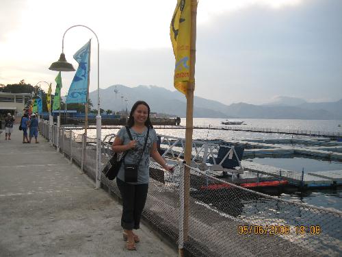 pic in Subic... - It was a great 2 days vacation in Subic... The photo was taken in Ocean Adventure last May 6,2008. The view shows the area where the dolphin have their exhibitions and feeding. A very memorable and educational tour with my sisters and cousins (not with me in this pic).