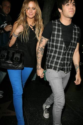 Pete Wentz - Newly weds Ashlee Simpson and Pete Wentz hand-in-hand while they walk together in sunset blvd in LA!