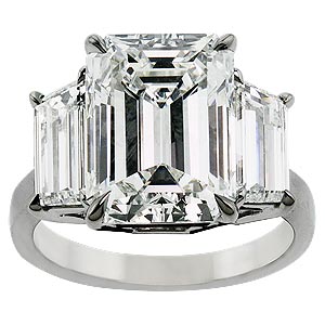 Diamond ring - This is a diamond ring. I love diamond.