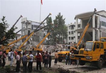 5.12 Earthquake - This picture shows the place where the rescuers are rescuing people in Sizhuan school because of 5.12 Earthquake.