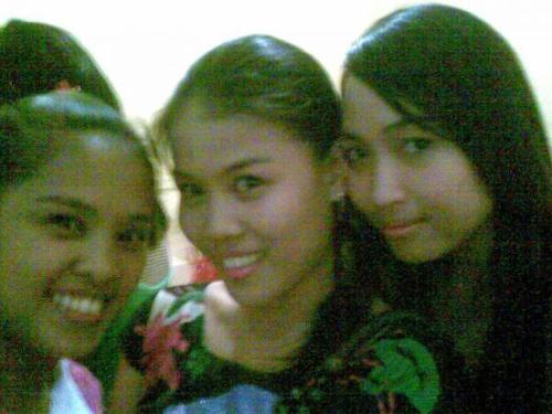 with my true friends.. - this photo was taken during the concert. we're so bored that time and decided to take a shot..i miss you guys.
