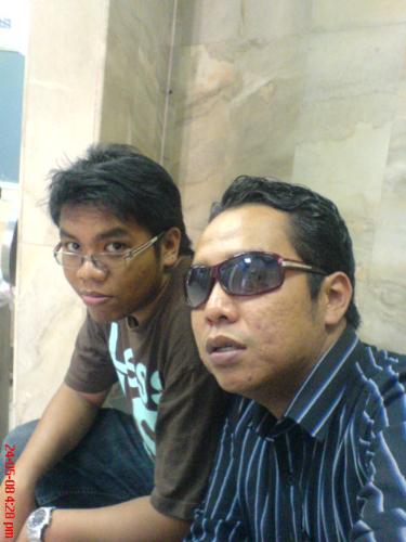 me and my fren - me and my fren joni.. killing time at Aer Keroh r&r.. we were on our way to Kedah..