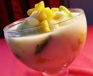 Es teler - This is indonesian ice food, it contain avocado, jackfuict, and coconut. Then poured with syrup and milk as the sweet.