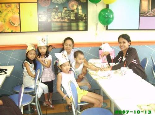 people at the birthday party - these are taken during my daughter's 7th birthday at greenhills, san juan city last october 2007.