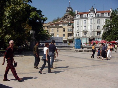 Plovdiv, sunny square - Inagine you are in Bulgaria, Plovdiv. You'd like to go for a walk for a day. And one morning you woke up and say yourselves: What a nice day! I will go for a walk today. You are going outside and walking down the sunbasked sqare. you are met by greeting people like this: Hello buddy, how are thee? You say, Thanks a lot. I am feeling fine today like you.Nice to meet you!