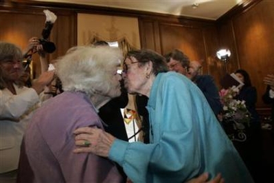 first legally married lesbian couple - so beautiful