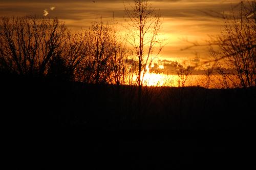Setting Sun, so relaxing! - I took this photo in Greenville, New York. I loved sitting on my back porch and watch the sun set, always found it very relaxing.   What do you find relaxing after a long hard day?