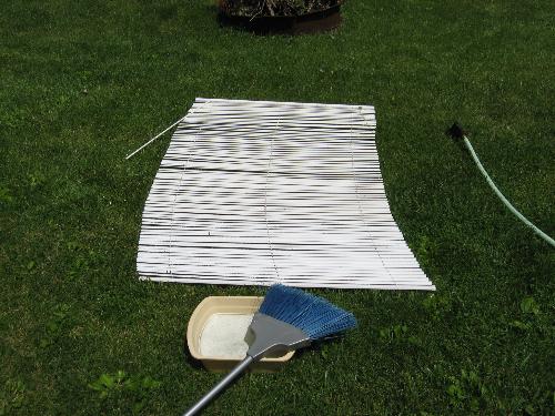 Wash and hang - Mini blinds being washed