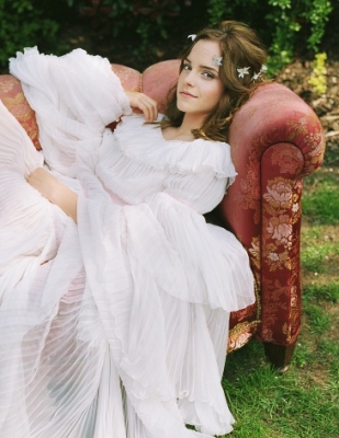 Emma Watson - Isn't she looking like an ANGEL???