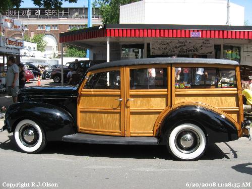 Woody - With real mohagany wood. This man went all out with the wood on this when he rebuilt it. Awesome isn't it?