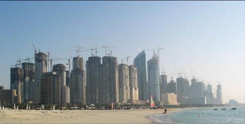 Du Bai - Skyrocketed buildings, almost a quarter of global cranes are in Du Bai. Unbelieveable