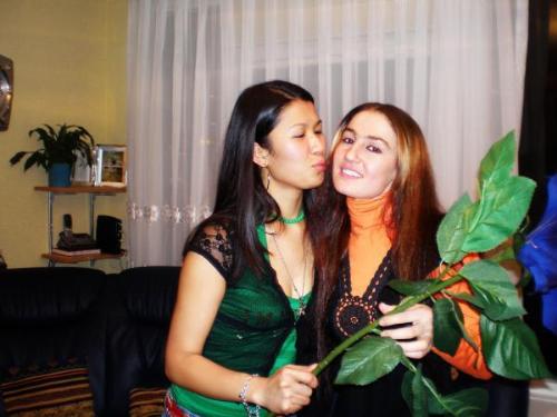 Kissing my friend - I call her 'Mijn sibeltje'She is my friend and i love her.