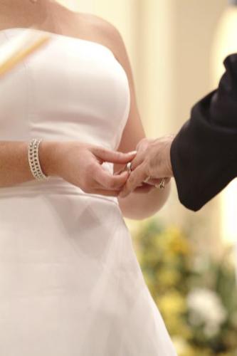 get married - giving of rings