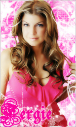 Fergie - Fergie getting girlish on pink dress