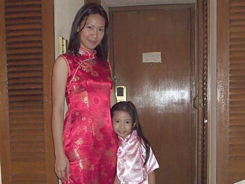 sakurairis - This red chinese dress was a present from my boyfriend.He is fond of online shopping,and he got this at auction.3x cheaper.The pink one was also his present to my daughter.