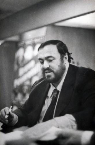 Luciano Pavarotti at a Book Signing - photo of Luciano Pavarotti I took at a book signing