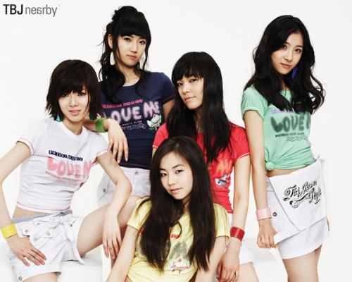 pretty wonder girls - I love their t-shirts..very bright and colorful.
