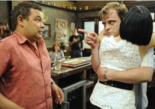 Funny coronation street pic! - Funny corrie pic of Michelle steve and Lloyd!