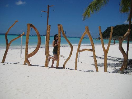 boracay vacation 08 - this photo was taken last march 14, 2008. I like this structure really!.. it was so cool. it was located at the station 1. this structure was from the fridays restaurant.