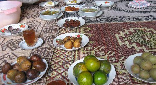 Breakfast on Village - Last week, i go to the Melik, a little village at the east of java island..the breakfast was simple but more in items.