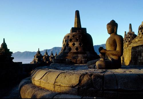 Borobudur Temple - This is the nominee of Seven Wonders. The temple from ancient Java legacy.. find out on : http://pojokblogkita.blogspot.com/
