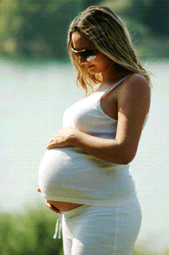 Pregnant woman - Every 30 seconds worldwide a woman dies in childbirth. There are 14 more than 14 millions pregnant teenageers between 15 and 19 years.