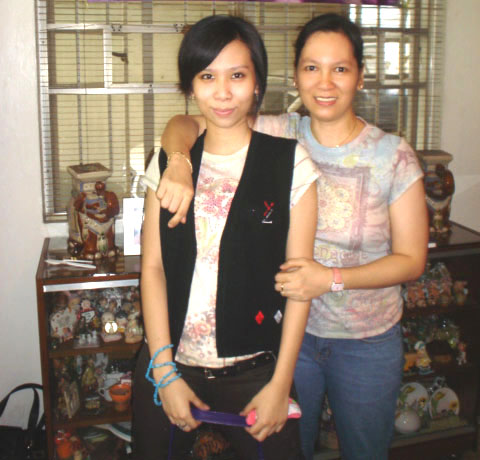 my kid - it was taken the last time my auntie's celebrated her bday here in the philippines. i'm with my daughter who likes to sing and dance and the same time write poems and articles about anything. she wants to learn photography, she's good in computer and now she is working as a website design in a free lance company here in the philippines but the main office is in holland. her boss is a dutch who teaches her alot of things in website design.