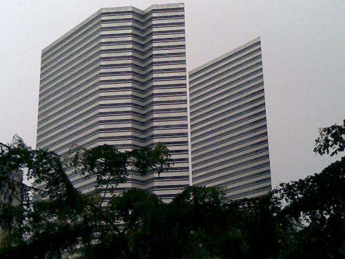 Twin buildings - The next building seems to be adjoining combined structure. But it is a adjoining independent building!!!