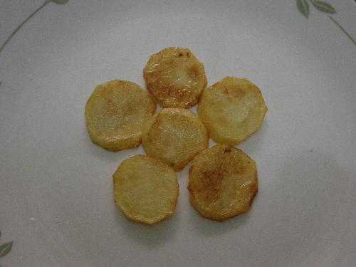 Pretty fried Potatoes - I like fried potatoes. Although not the healthiest food in the world, fried potatoes are like comfort food for me, I just can't get enough of it.
