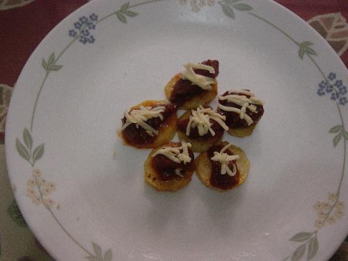 Beef Olives with Cheese on top of Fried Potatoes - Here i added some beef olives on top of the fried potatoes and then sprinkled some cheese on them, great for parties, as appetizer and can be eaten as a meal itself.