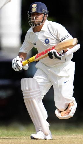 Sachin tendulkar - Sachin tendulkar running for a quick single