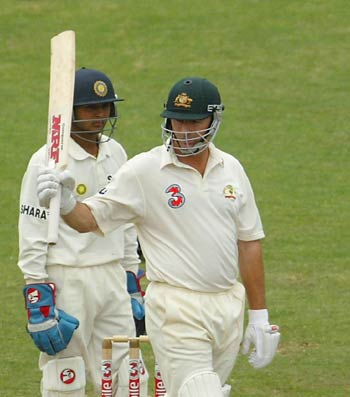 Steve Waugh - Steve Waugh acknowledging