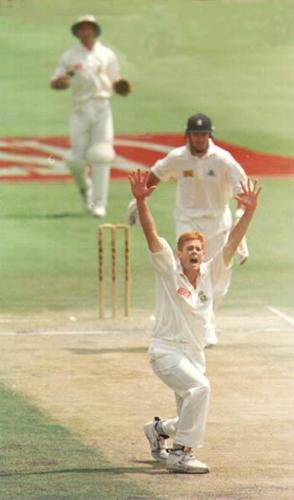 Shaun Pollock - Shaun Pollock appealing