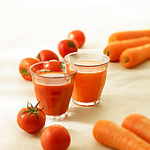 tomato and carrot juice - photo of tomato and carrot juice with tomatoes and carrots