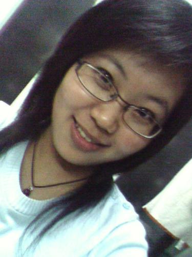 me - This photo is me in university.I usually wear contact lens,friends all say this photo is good.I am happy. At weekends,i will wear spectacles.It seems that i am quite literary.