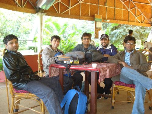 Employees - Employees working together to achieve the goal of the employer.