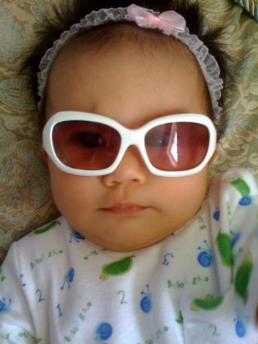 AdeLiza n SuNgLasSes - Adeliza loves her glasses
