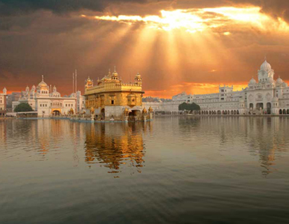 Amirstar Dawn - Enjoy the beauty of the Temple in Amristar.