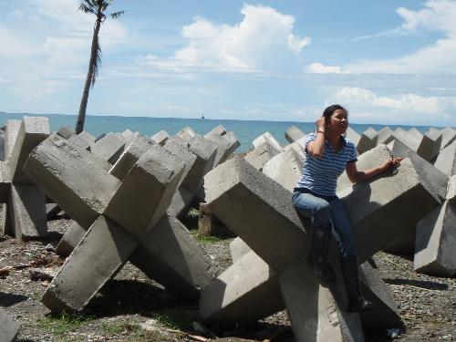 jackstone - The first time I saw it, i imagined that there will be a jackstone tournament in the area. But sadly this is used to break waves. Anyway i'm still amazed with what i saw and took picture of it. :)