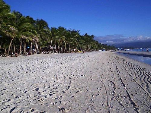 Boracay - Boracay Weather is generally divided into two seasonal weather patterns known locally as the Amihan and Habagat seasons. In Tagalog language, Amihan means a cool notheast wind and Habagat means west or southwest wind; south-west monson.